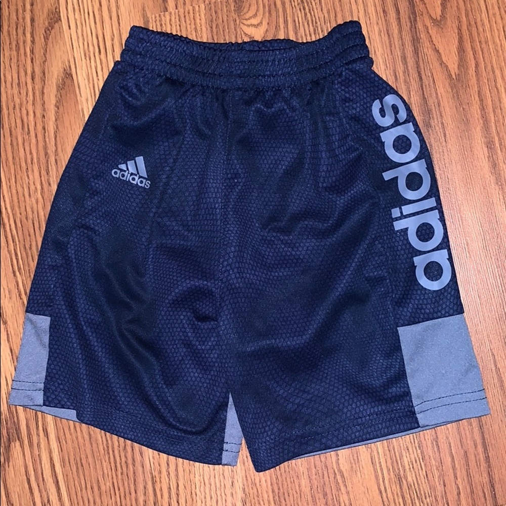ADDIDA SHORTS SIZE 3T